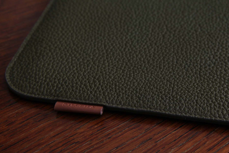 Atelier/C  'SLIM' Leather Sleeve for MacBook Pro 14 inch  'OLIVE'